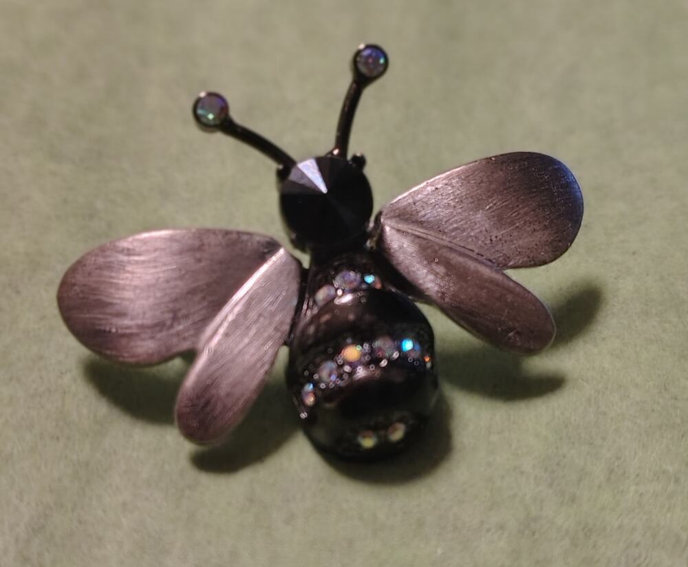 CUTEST LITTLE PEWTER, RHINESTONE, AND ENAMEL BUMBLE BEE PIN